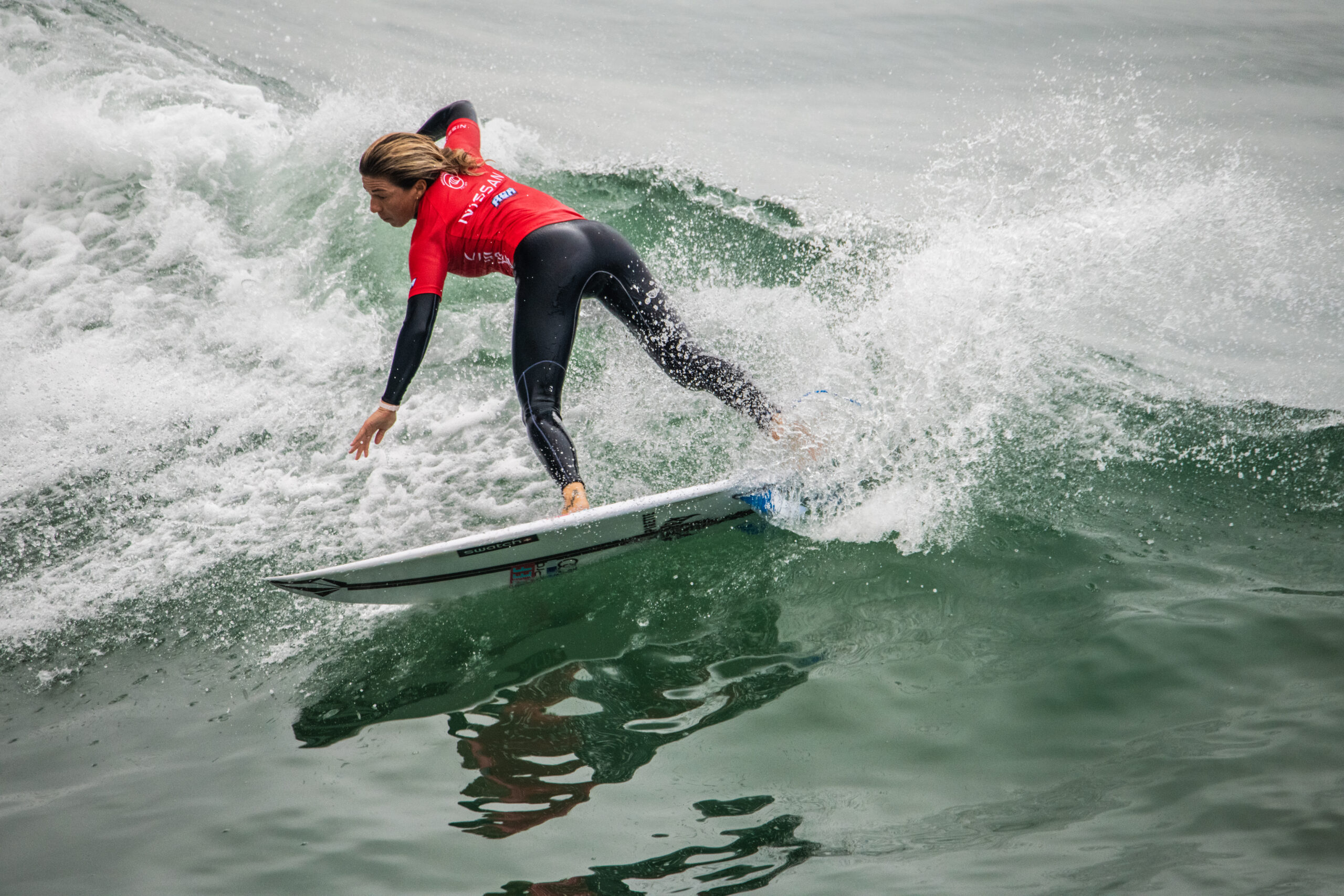 Supergirl Surf Pro - Capturing light & remembering time